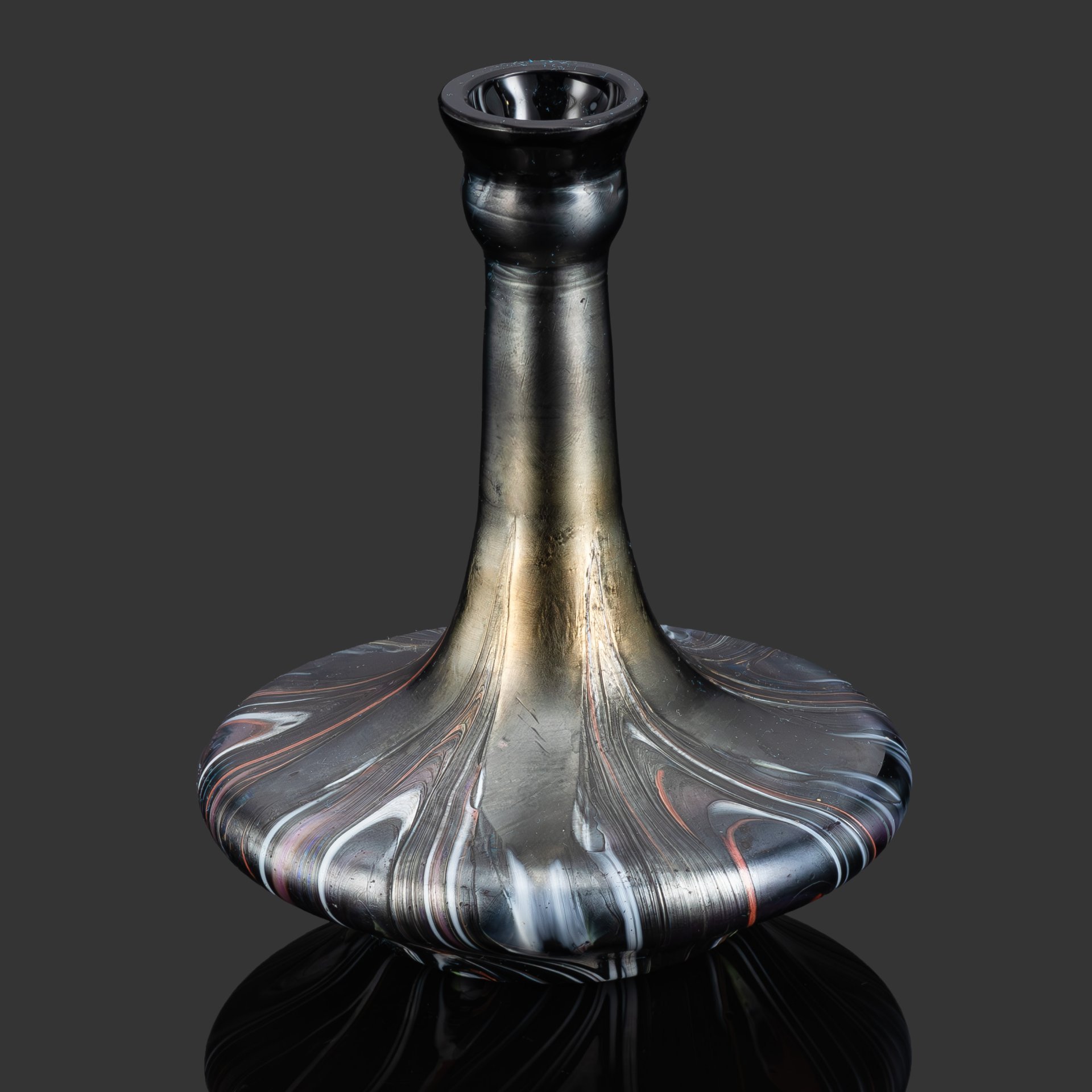 Ваза миниатюрная уплощенной формы в фиолетово-красной гамме, предположительно Loetz