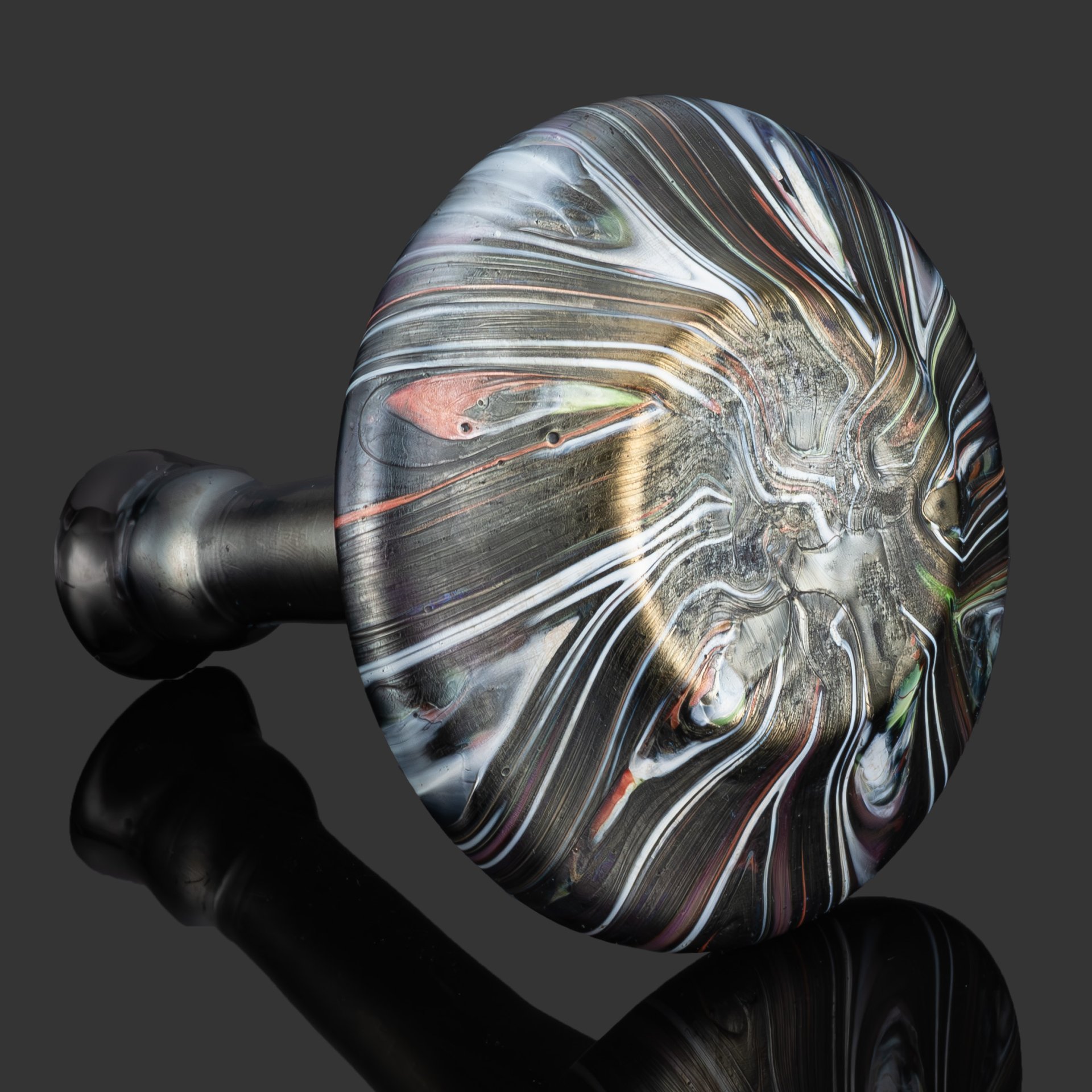 Ваза миниатюрная уплощенной формы в фиолетово-красной гамме, предположительно Loetz