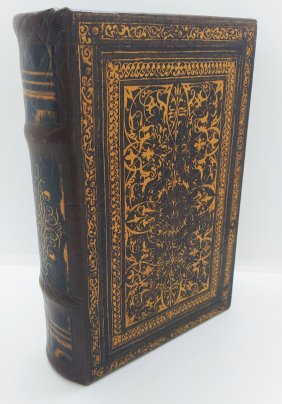 Шкатулка в виде книги