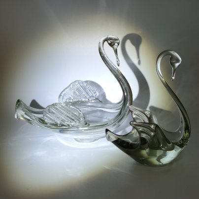 Пара статуэток (мелочниц) "Лебедь" (в подборе), стекло, гутная техника, СССР, 1970-1990 гг.