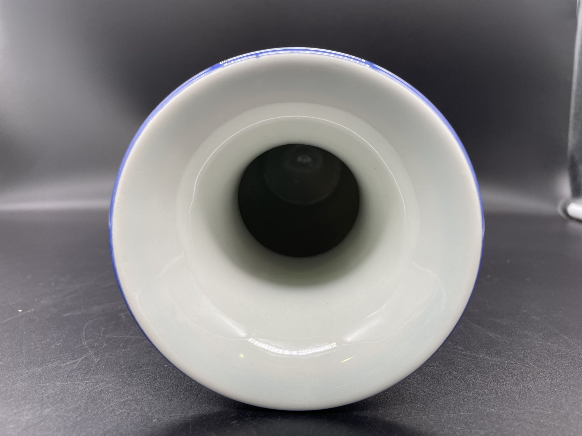 Ваза декорированная изображением птиц