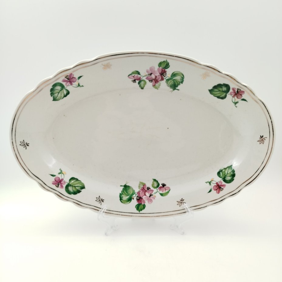 Сервировочное блюдо овальной формы с цветочным декором и фигурным краем, фарфор, деколь, золочение, Дулевский фарфоровый завод (Дулёво), СССР, 1958 г.