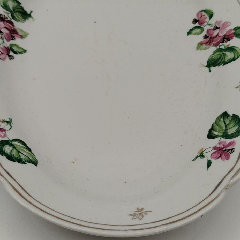 Сервировочное блюдо овальной формы с цветочным декором и фигурным краем, фарфор, деколь, золочение, Дулевский фарфоровый завод (Дулёво), СССР, 1958 г.