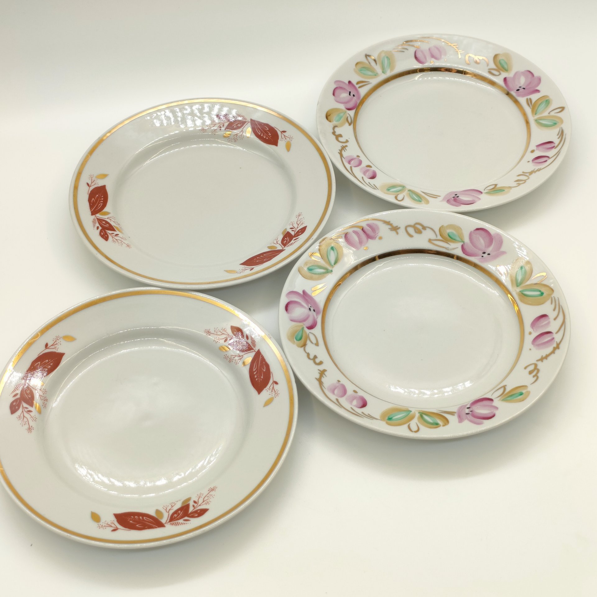 Набор из 4-х десертных тарелок с растительным декором (в подборе), фарфор, роспись, деколь, золочение, Дмитровский фарфоровый завод (ДФЗ Вербилки), СССР, 1965-1991 гг.