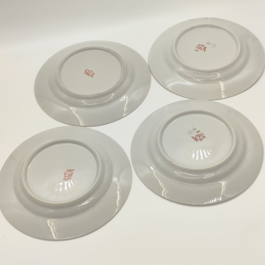 Набор из 4-х десертных тарелок с растительным декором (в подборе), фарфор, роспись, деколь, золочение, Дмитровский фарфоровый завод (ДФЗ Вербилки), СССР, 1965-1991 гг.