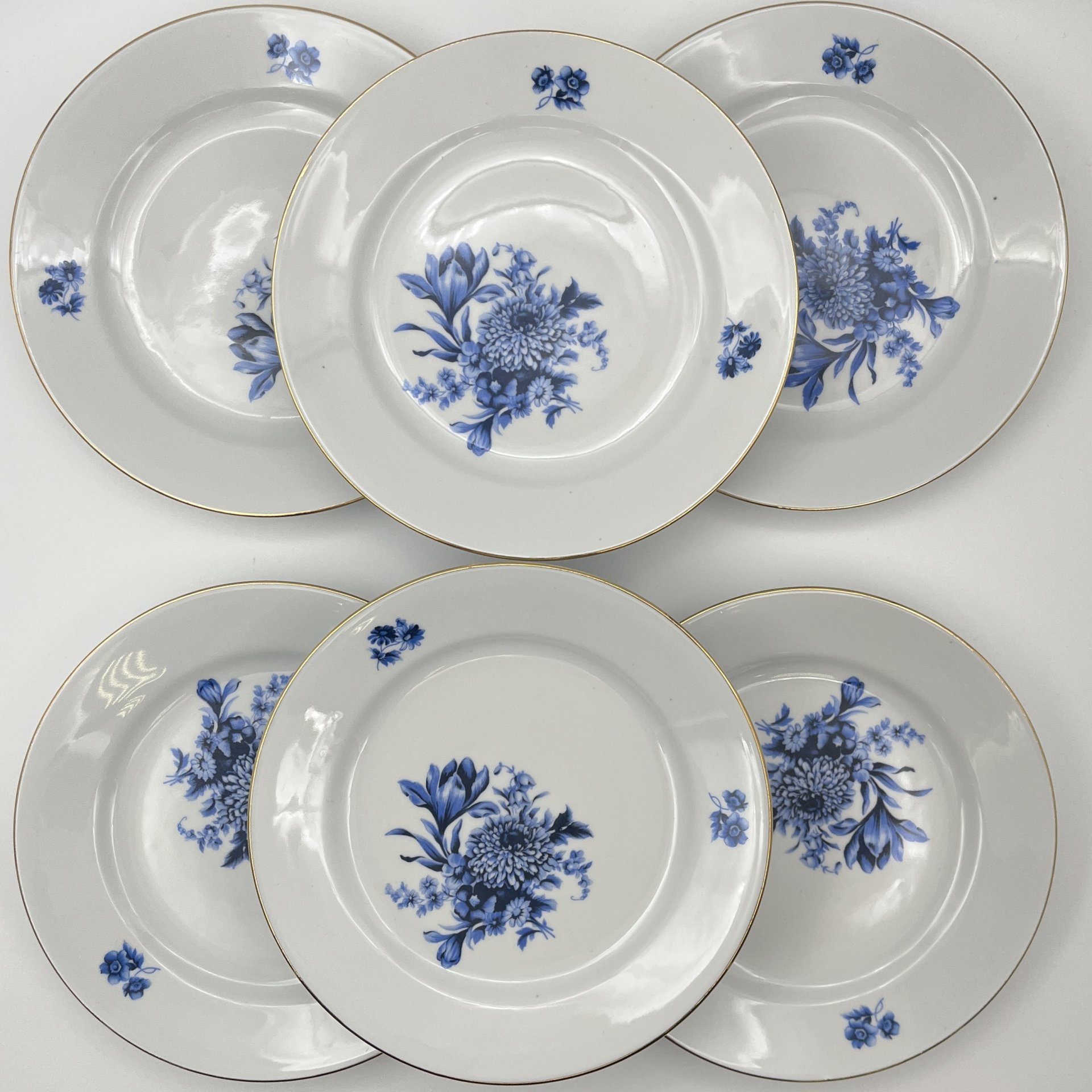Набор из 6-ти десертных тарелок с декором в виде синих цветов, фарфор, деколь, золочение, Kahla, ГДР, 1968-1987 гг.