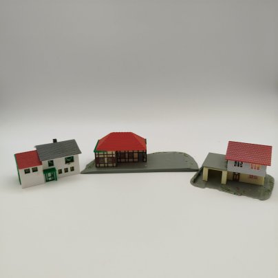 Набор из трех моделей домов для железной дороги, пластик, Piko, ГДР, 1970-1990 гг.