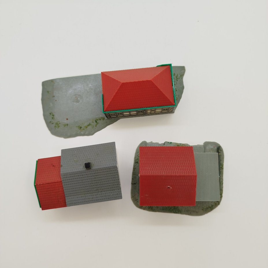 Набор из трех моделей домов для железной дороги, пластик, Piko, ГДР, 1970-1990 гг.