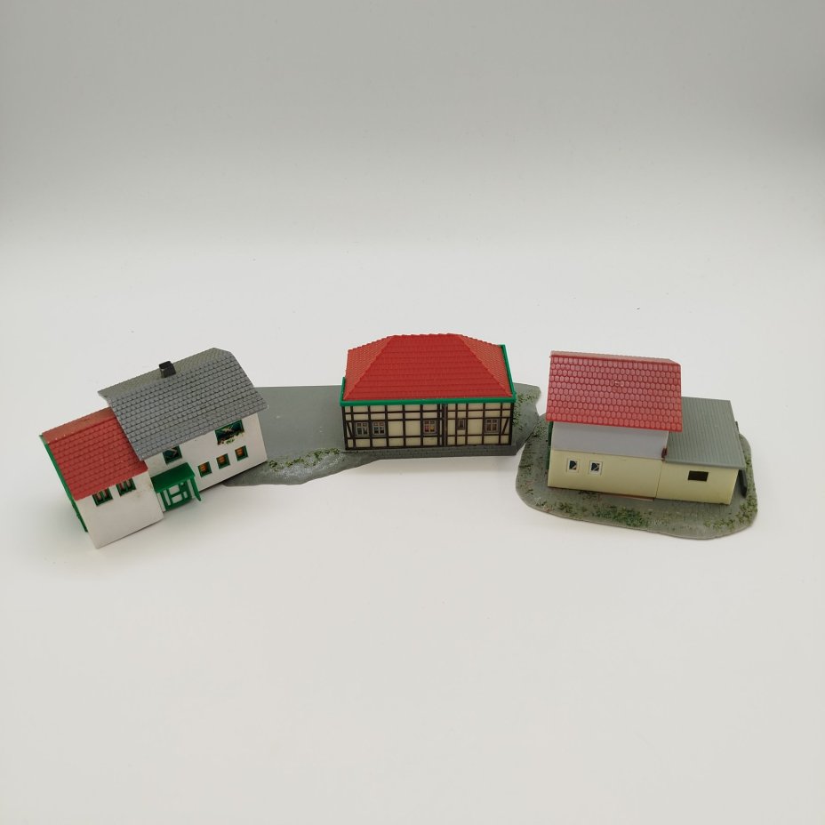Набор из трех моделей домов для железной дороги, пластик, Piko, ГДР, 1970-1990 гг., Piko