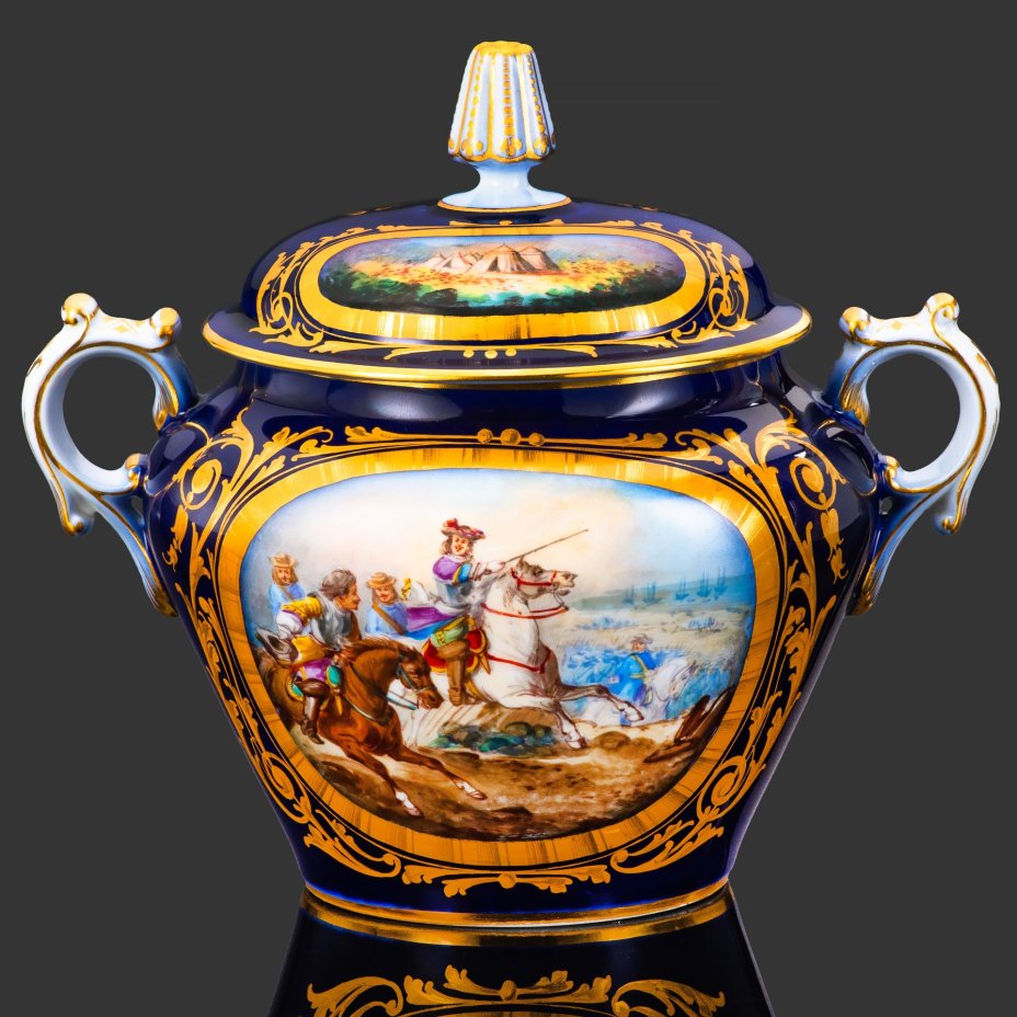 Сахарница с батальным сюжетом "Битва при Дюнах" (Batalla de las Dunas) (выполнена для дворца Тюильри "Chateau des Tuileries"), фарфор, крытье кобальтом, золочение, цировка, роспись, Севрская фарфоровая мануфактура (Sevres), Франция, 1844 г.