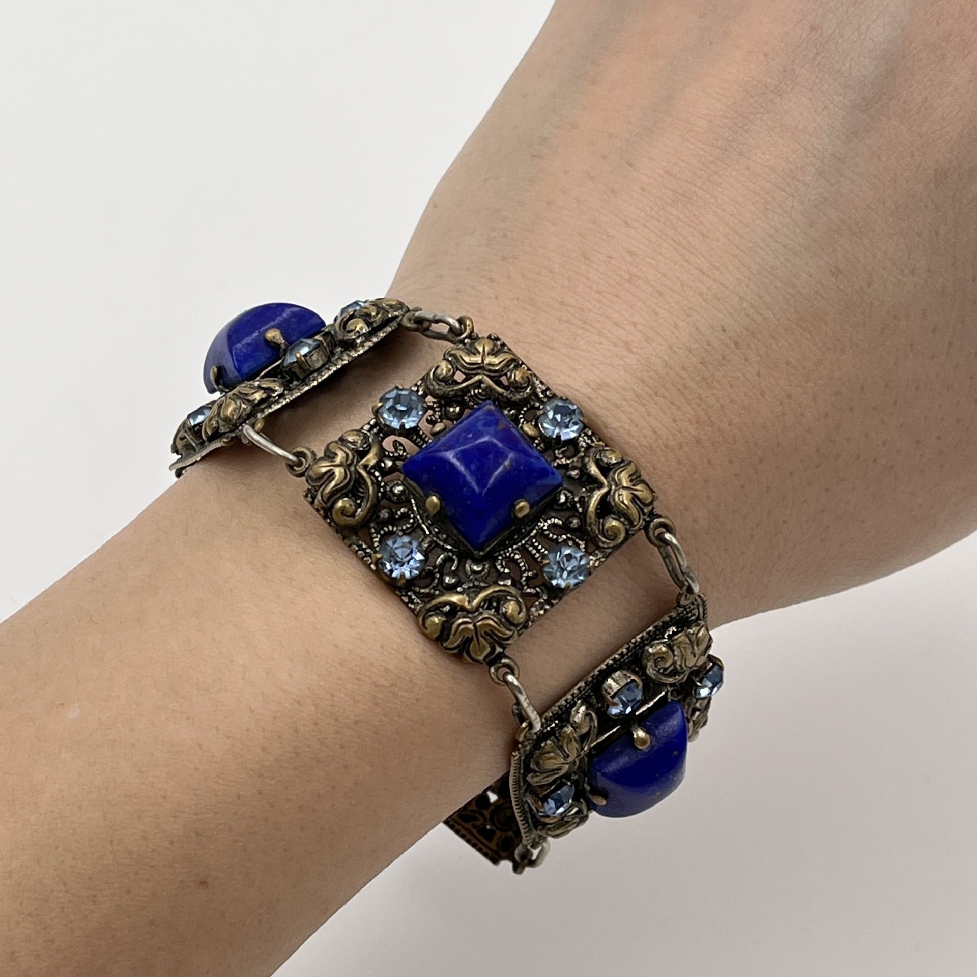 Браслет винтажный, со вставками синего и голубого цветов