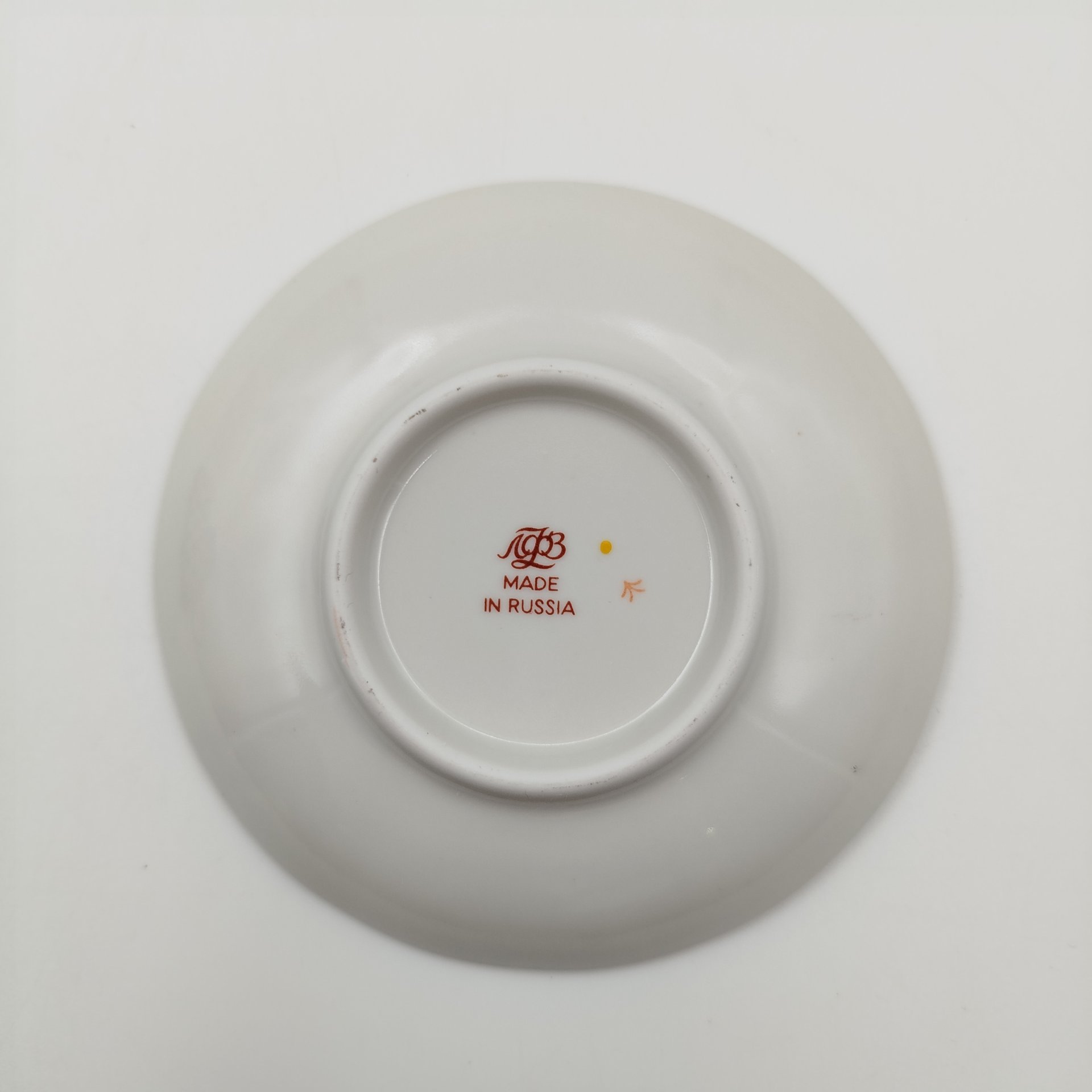 Пара кофейная "Кобальтовая сетка", автор формы "Тюльпан" С.Е. Яковлева, автор рисунка А.А. Яцкевич, фарфор, деколь, золочение, Ленинградский фарфоровый завод (ЛФЗ), Российская Федерация, 1992-2001 гг.