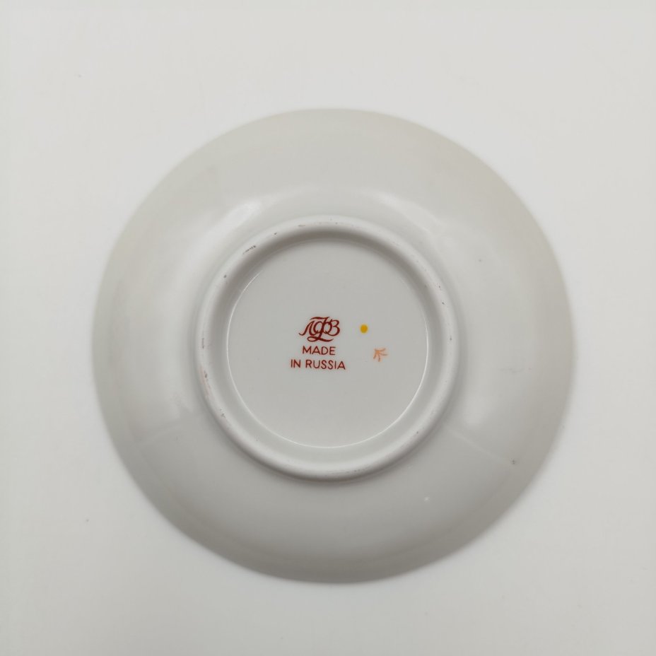 Пара кофейная "Кобальтовая сетка", автор формы "Тюльпан" С.Е. Яковлева, автор рисунка А.А. Яцкевич, фарфор, деколь, золочение, Ленинградский фарфоровый завод (ЛФЗ), Российская Федерация, 1992-2001 гг.