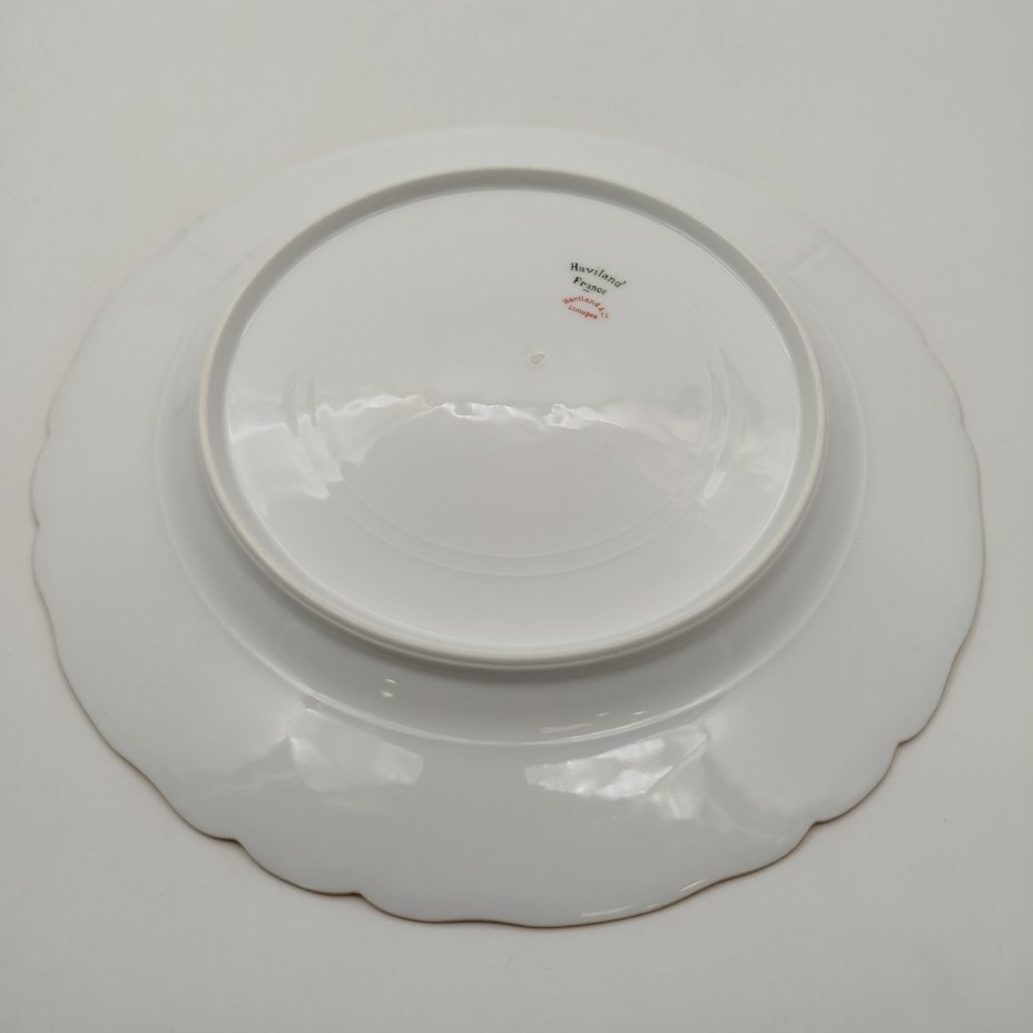Тарелка столовая, украшенная фигурным бортом и монограммой, Haviland