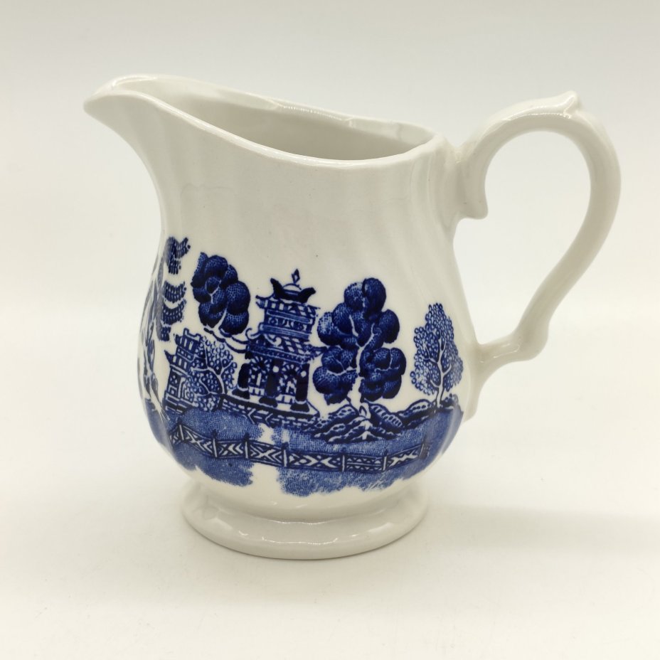 Молочник с декором в виде китайского пейзажа "Blue Willow", фаянс, деколь, Royal Wessex, Великобритания, 1970-2000 гг., Royal Wessex