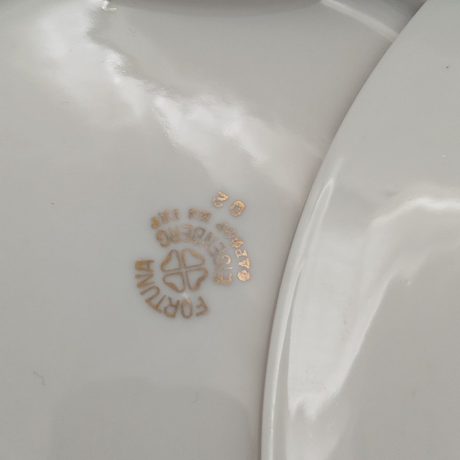 Набор обеденных тарелок из сервиза "Мадонна" на 6 персон, фарфор, деколь, люстр, золочение, Fortuna Eisenberg, Германия, 1960-1973 гг.