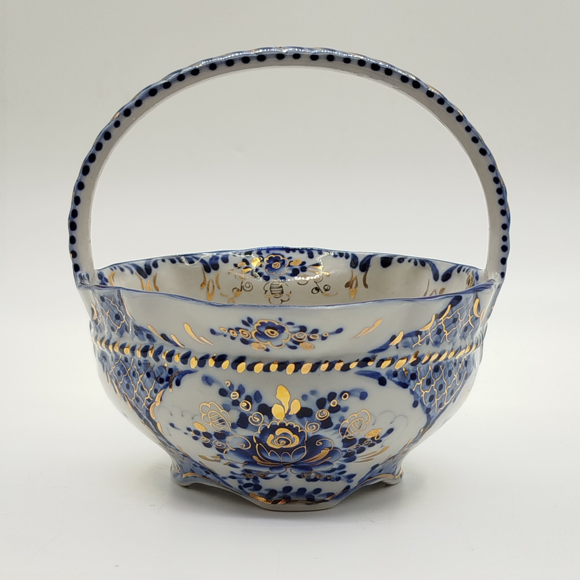 Конфетница в форме корзинки с цветочным декором, Гжель