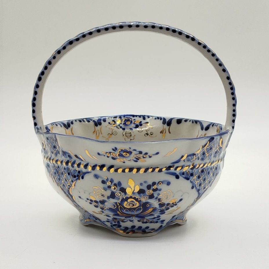 Конфетница в форме корзинки с цветочным декором, Гжель