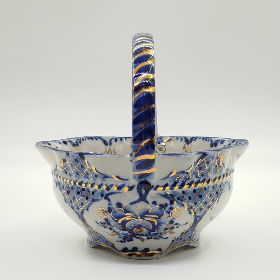 Конфетница в форме корзинки с цветочным декором, Гжель