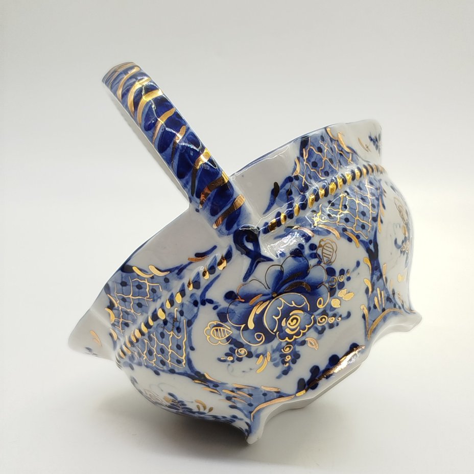 Конфетница в форме корзинки с цветочным декором, Гжель