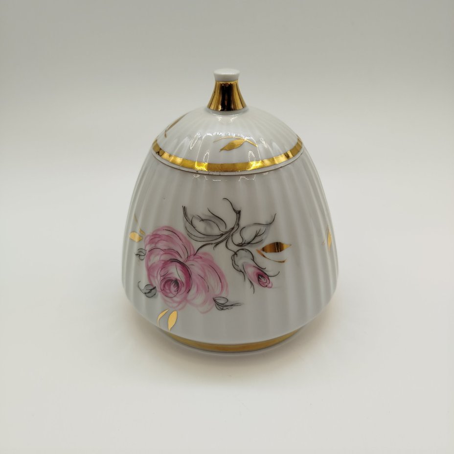 Сахарница с растительным декором, фарфор, деколь, золочение, Краснодарский фарфорово-фаянсовый завод «Чайка», СССР, 1960-1962 гг.
