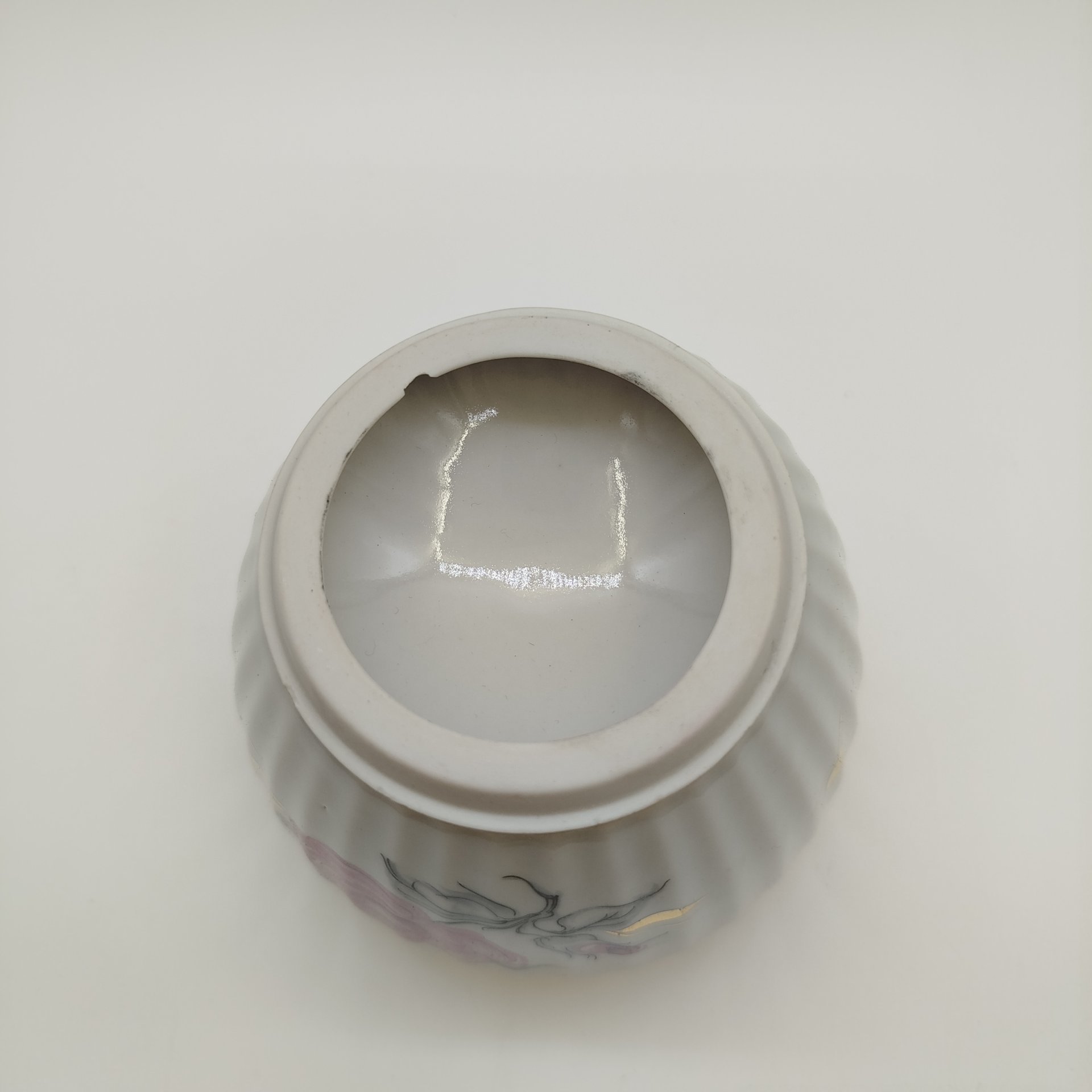 Сахарница с растительным декором, фарфор, деколь, золочение, Краснодарский фарфорово-фаянсовый завод «Чайка», СССР, 1960-1962 гг.