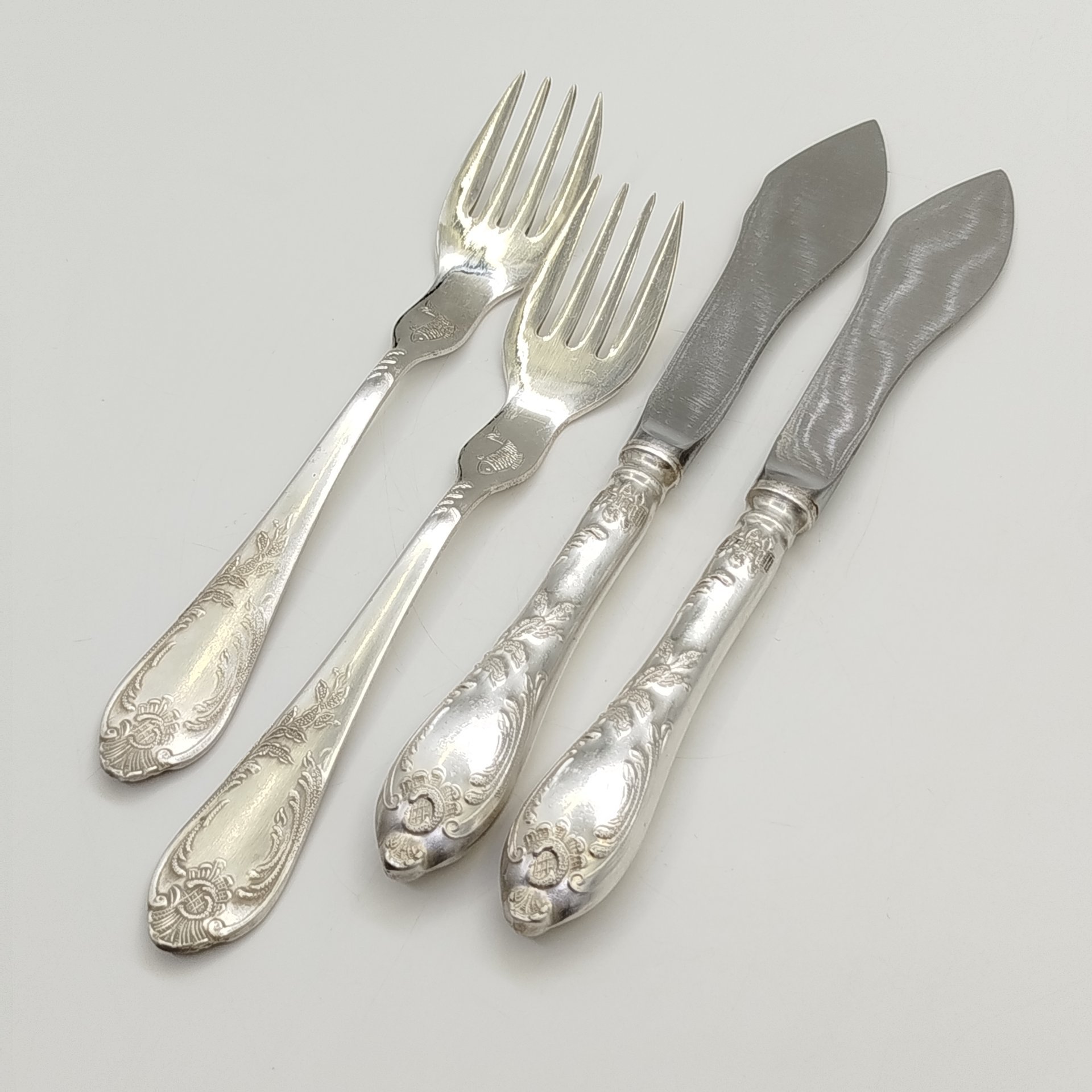 Набор столовых приборов для рыбы на 2 персоны (вилки и ножы)