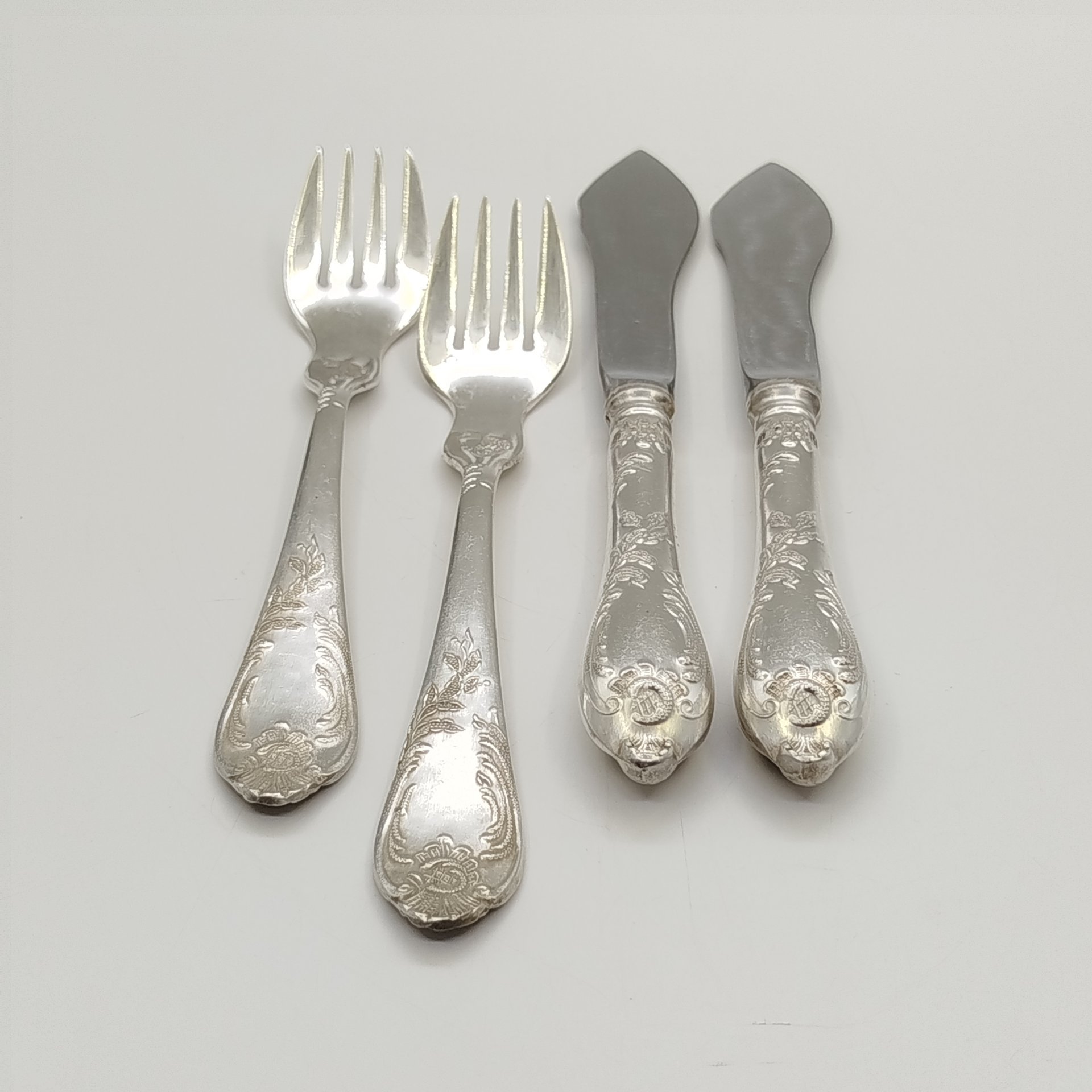 Набор столовых приборов для рыбы на 2 персоны (вилки и ножы)