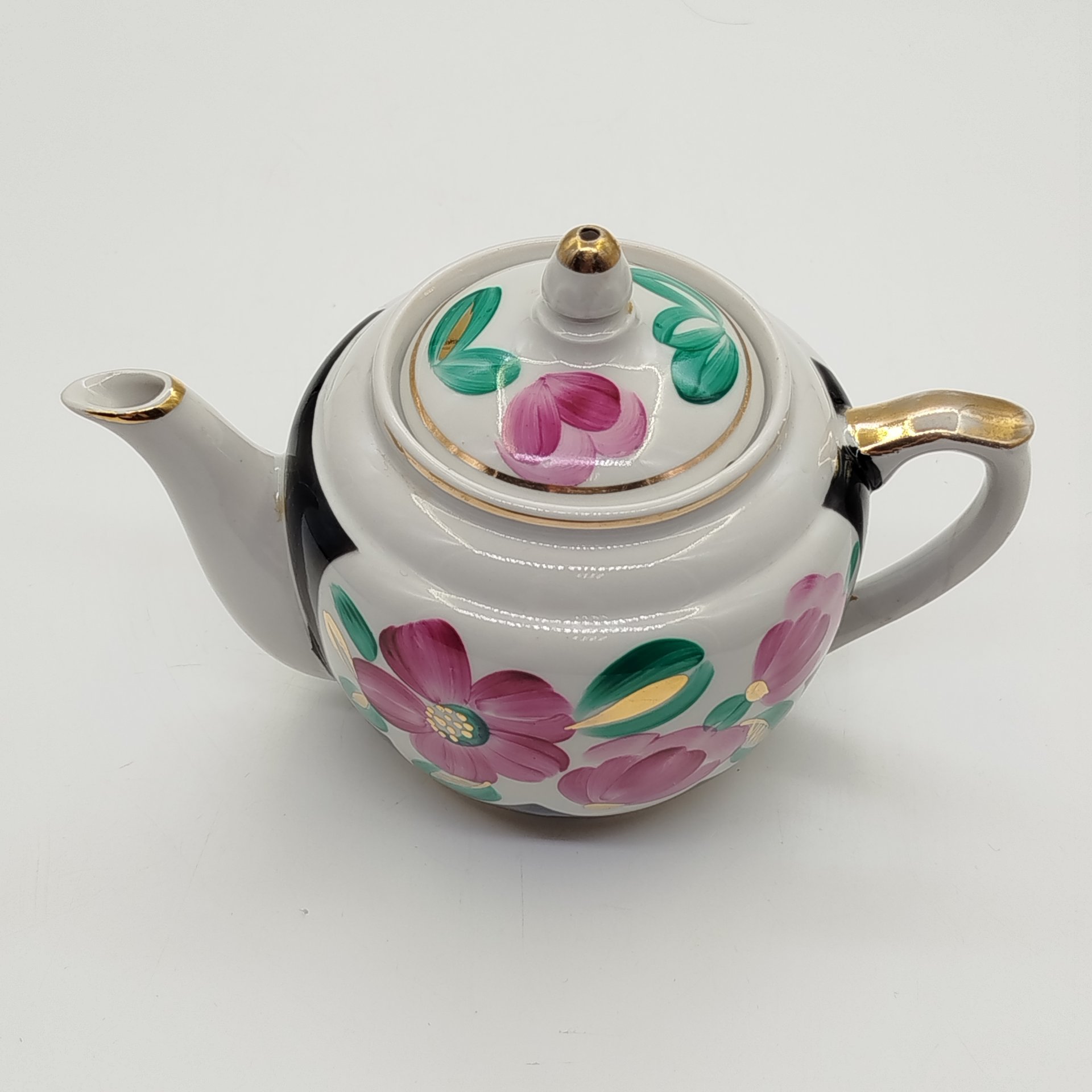 Чайник заварочный "Шиповник", автор росписи Анна Ивановна Правикова