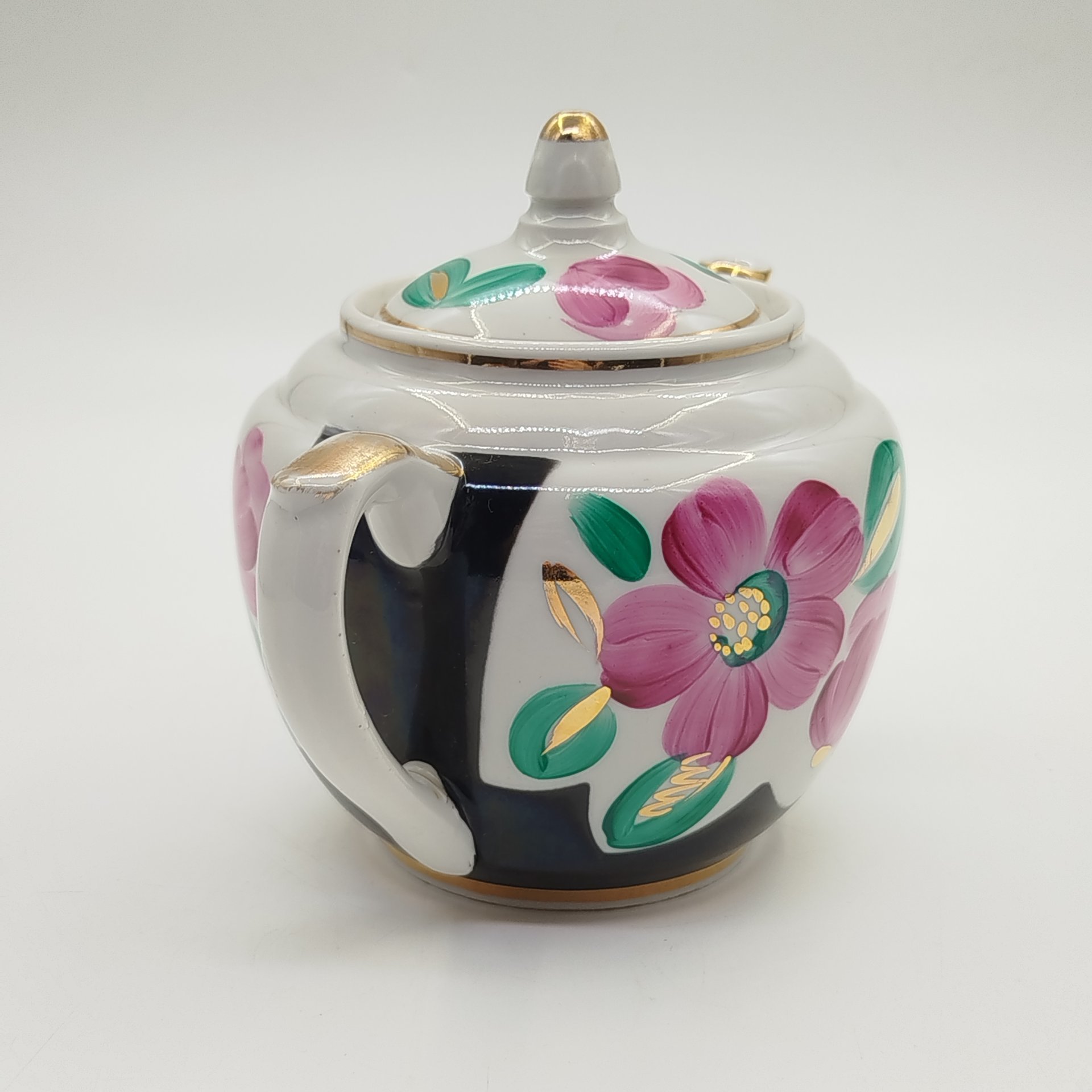 Чайник заварочный "Шиповник", автор росписи Анна Ивановна Правикова