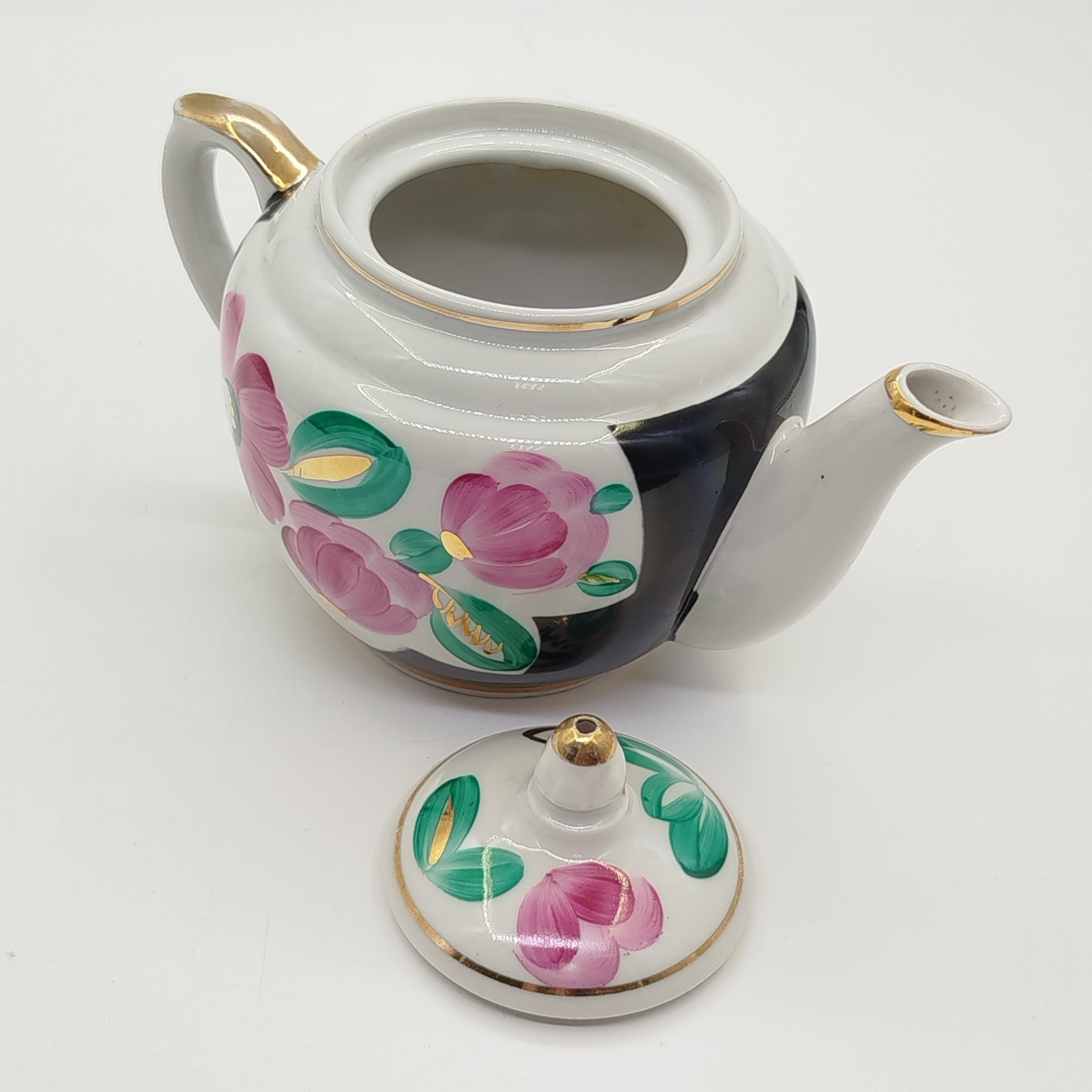 Чайник заварочный "Шиповник", автор росписи Анна Ивановна Правикова
