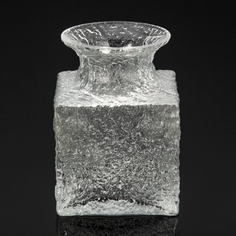 Ваза "Крокус", дизайнер Тимо Тапани Сарпанева (Timo Tapani Sarpaneva), Iittala