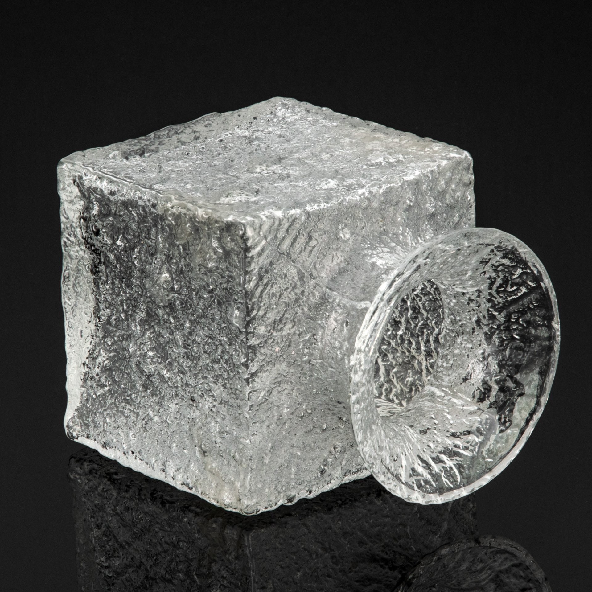 Ваза "Крокус", дизайнер Тимо Тапани Сарпанева (Timo Tapani Sarpaneva), Iittala