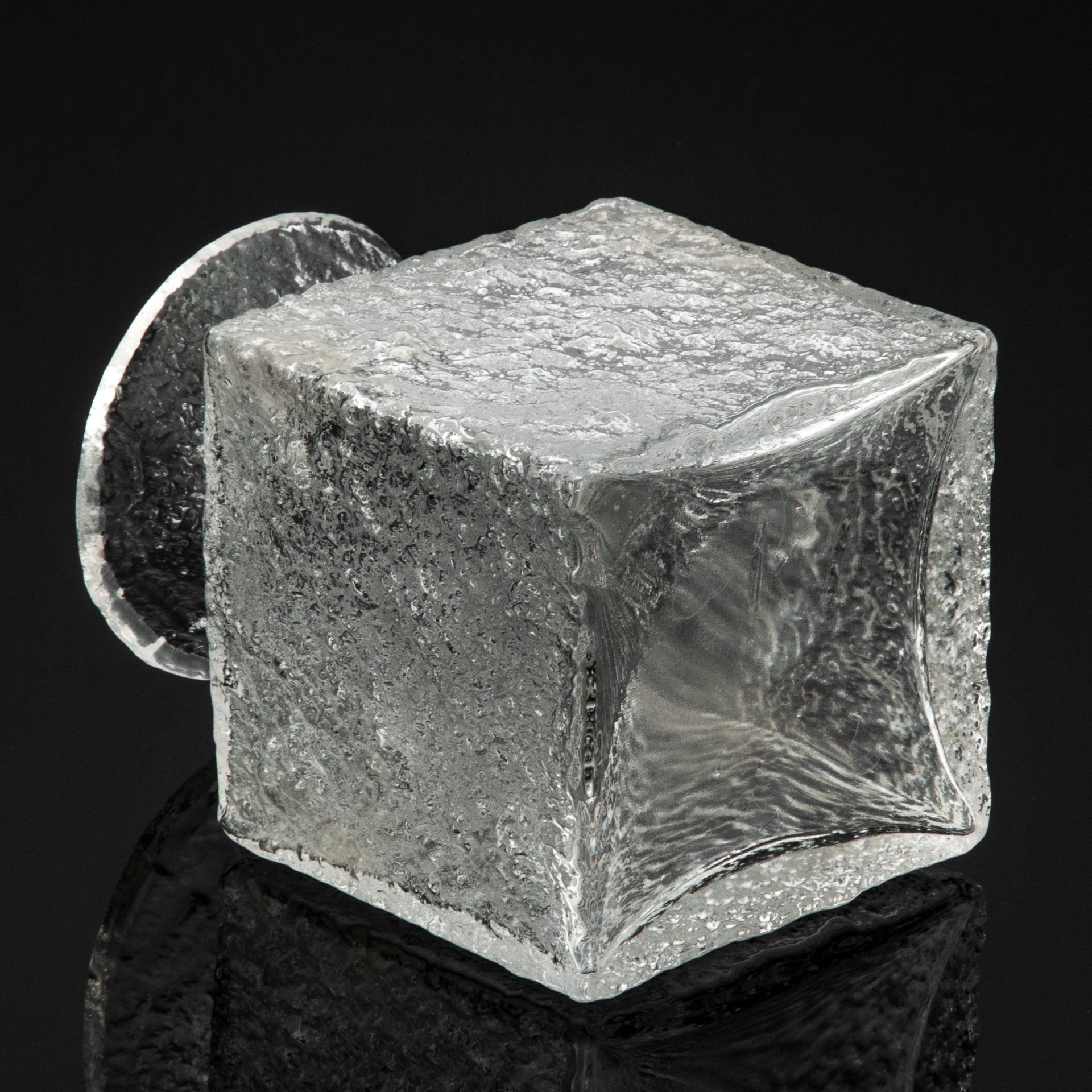 Ваза "Крокус", дизайнер Тимо Тапани Сарпанева (Timo Tapani Sarpaneva), Iittala
