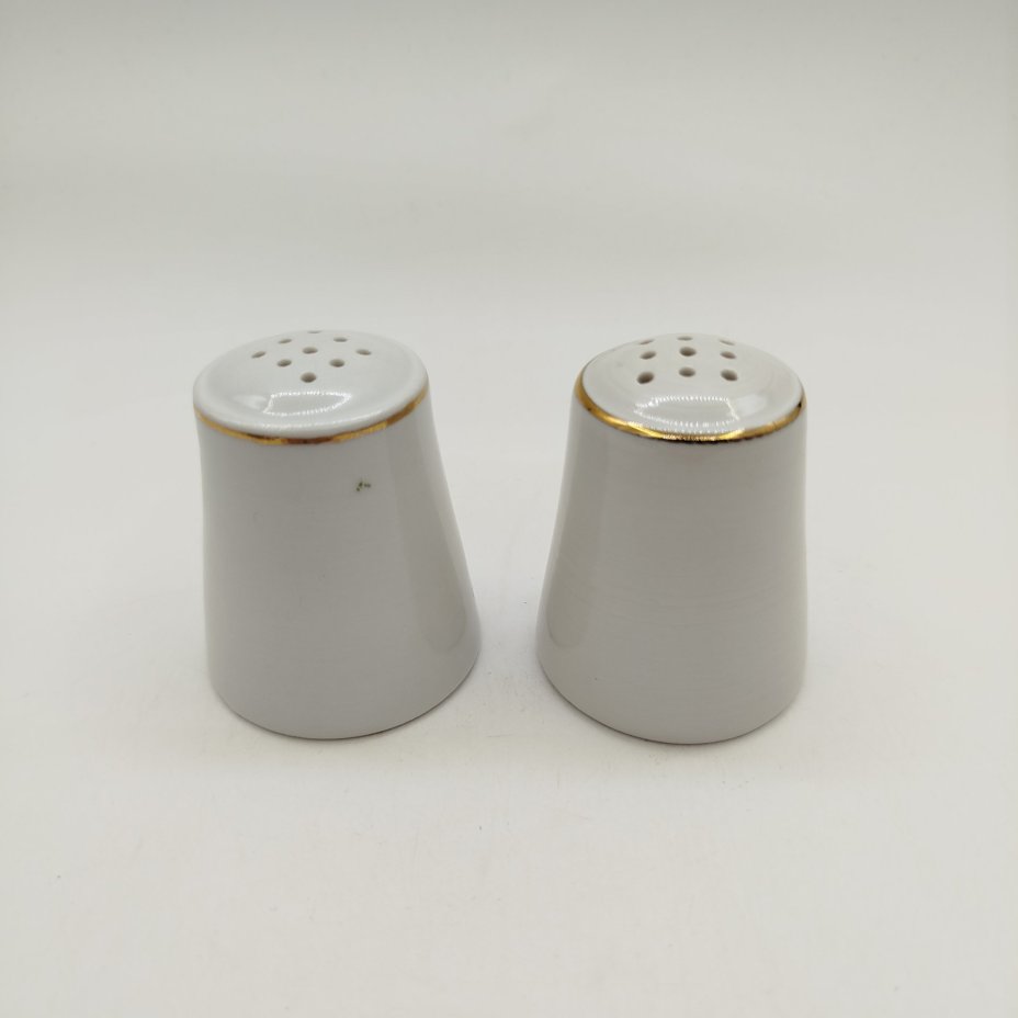 Набор из двух солонок с растительным декором