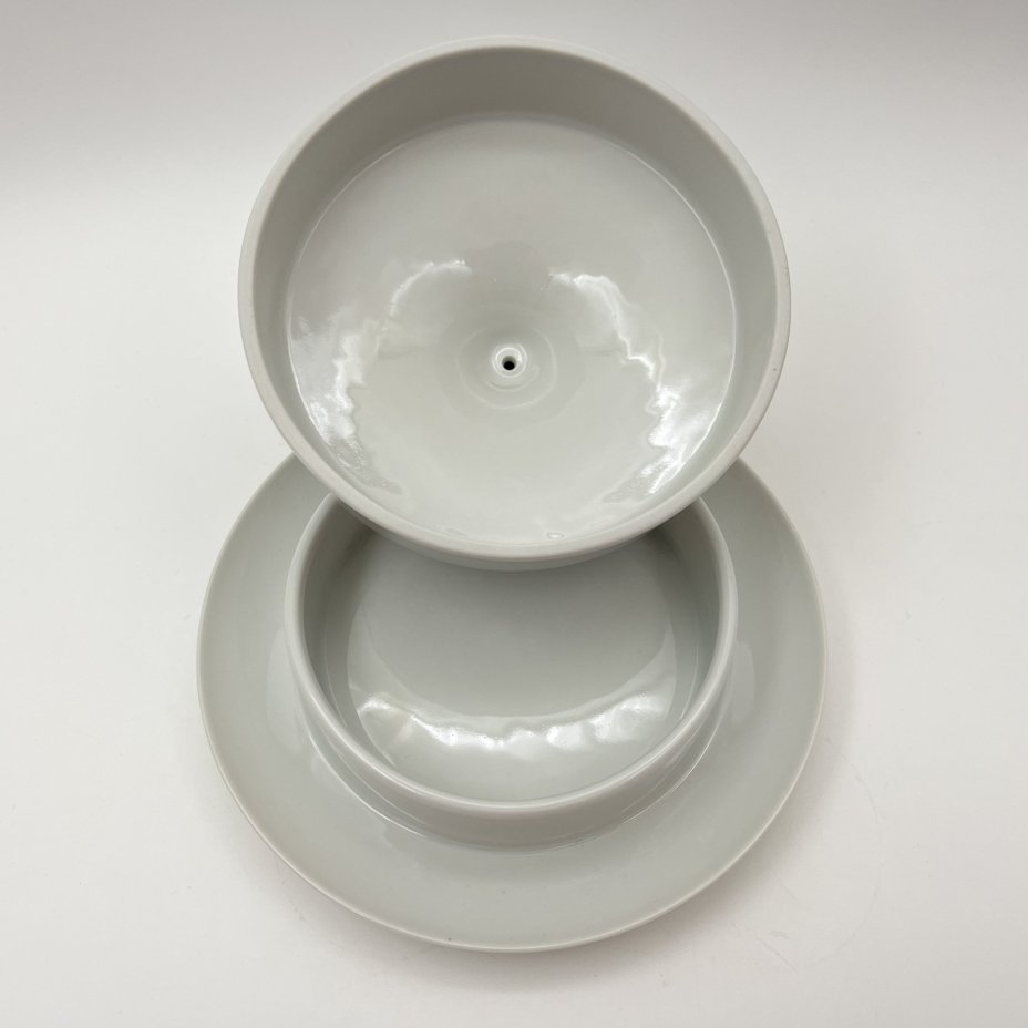 Маслёнка, украшенная цветочным декором, фарфор, деколь, Lichte Porzellan (Лихте), ГДР, 1966-1985 гг.