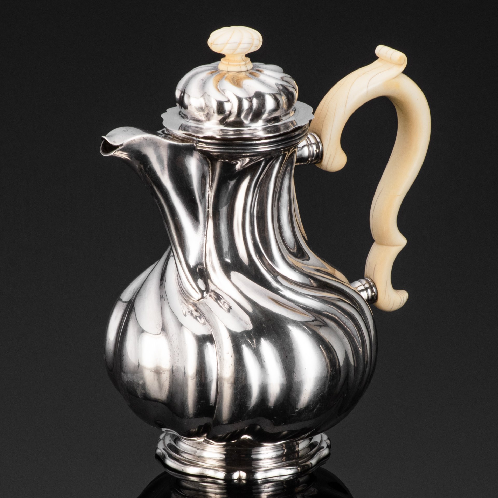 Чайник (кофейник), фирма H. Mau. Dresden (Якоб Вильгельм Генрих Мау), металл, серебрение, кость, Германия, 1880-1920 гг.