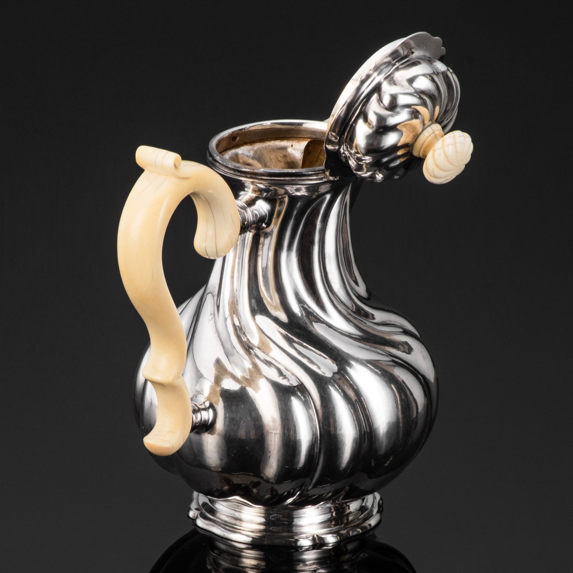 Чайник (кофейник), фирма H. Mau. Dresden (Якоб Вильгельм Генрих Мау), металл, серебрение, кость, Германия, 1880-1920 гг.
