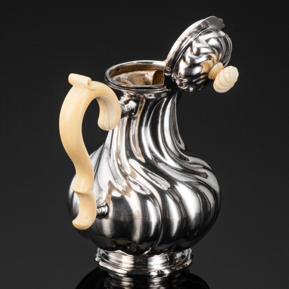 Чайник (кофейник), фирма H. Mau. Dresden (Якоб Вильгельм Генрих Мау)
