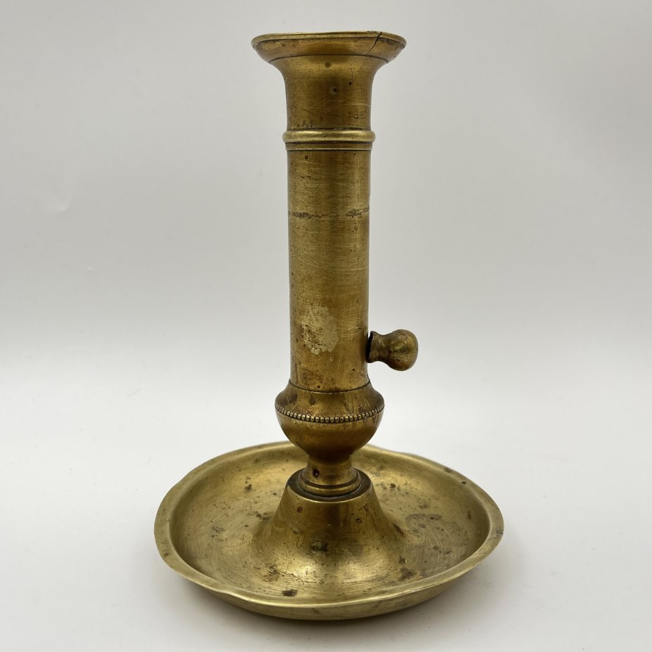 Подсвечник с подъемным механизмом