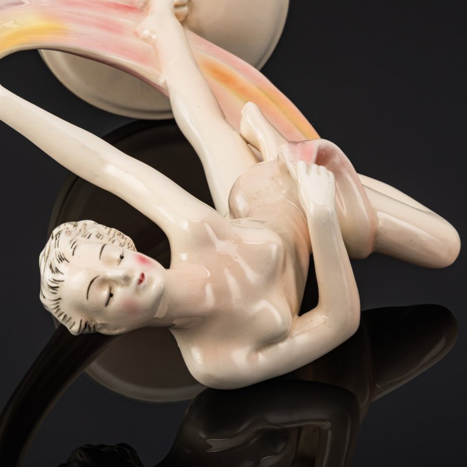 Статуэтка "Танцующая девушка"