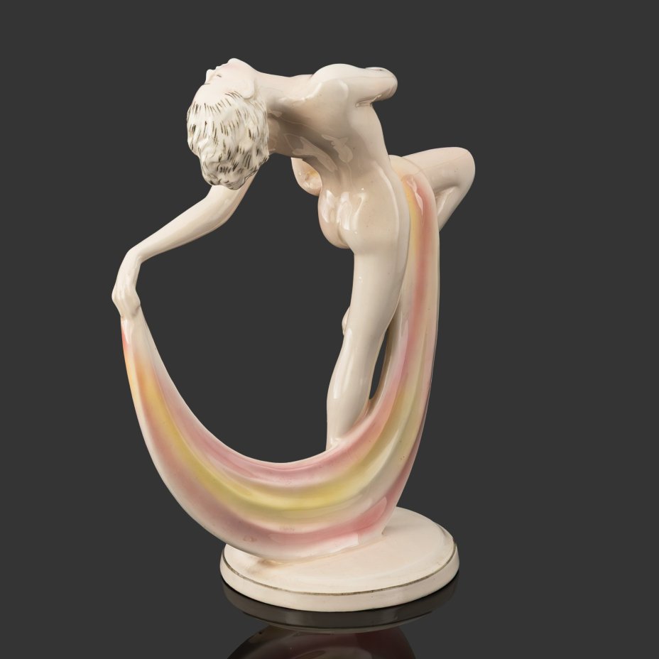 Статуэтка "Танцующая девушка"