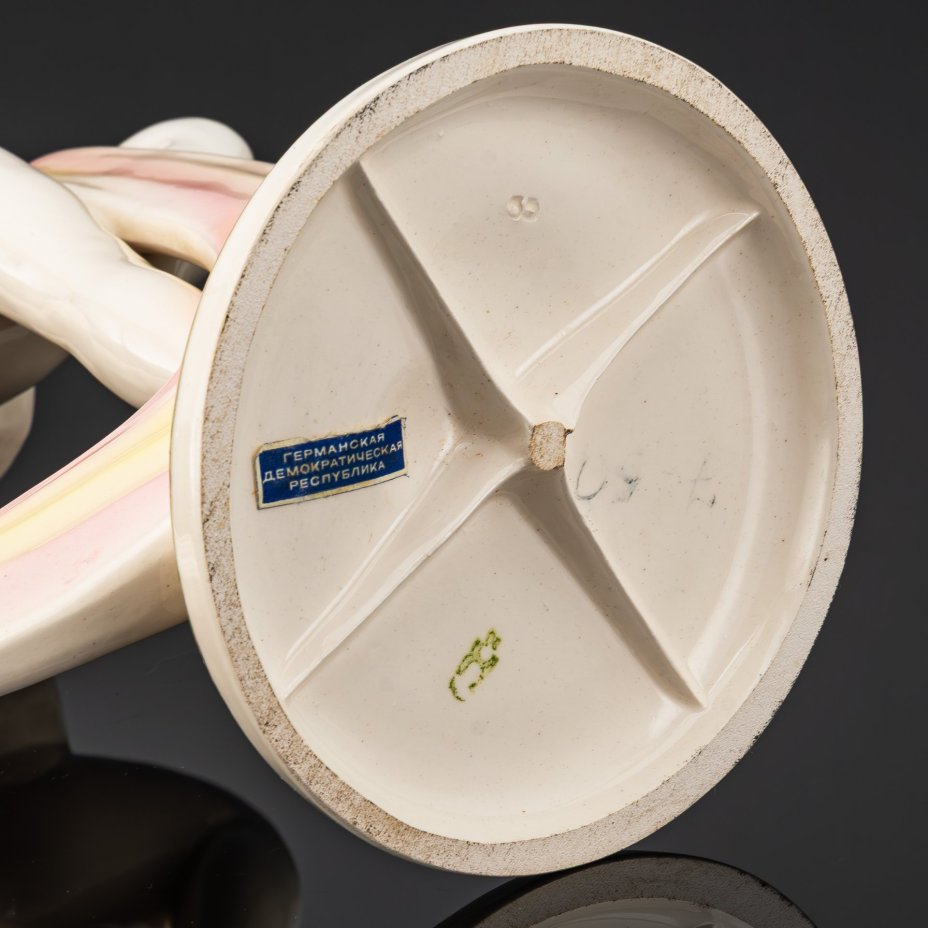 Статуэтка "Танцующая девушка"