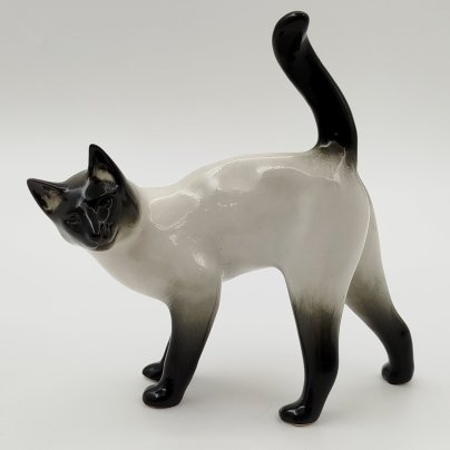 Статуэтка "Сиамская кошка", скульптор И.И. Ризнич, фарфор, роспись, Ленинградский фарфоровый завод (ЛФЗ), СССР, 1970-1991 гг.