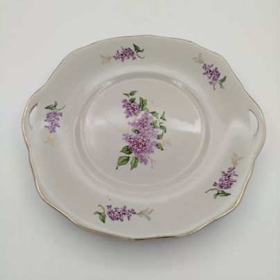 Блюдо сервировочное с двумя ручками по бокам из сервиза "Сирень", фарфор, деколь, золочение, Фарфоровый завод «Пролетарий» (Бронница, Мста), СССР, 1958-1967 гг.