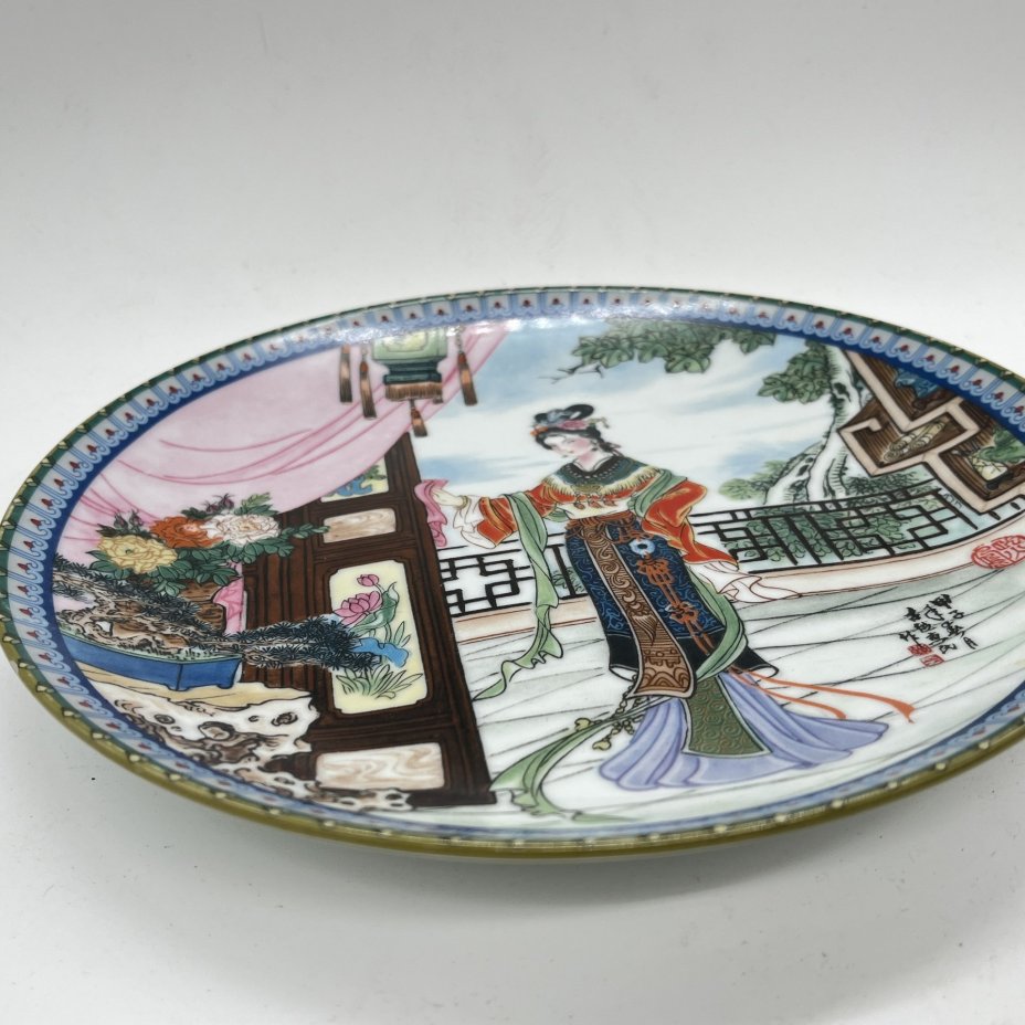 Тарелка декоративная "Хси Фэнг (Ван Сифэн). Пышный Феникс" из серии "Красавицы Красного Дворца", Imperial Jingdezhen Porcelain, фарфор, деколь, Китай, 1986 г.