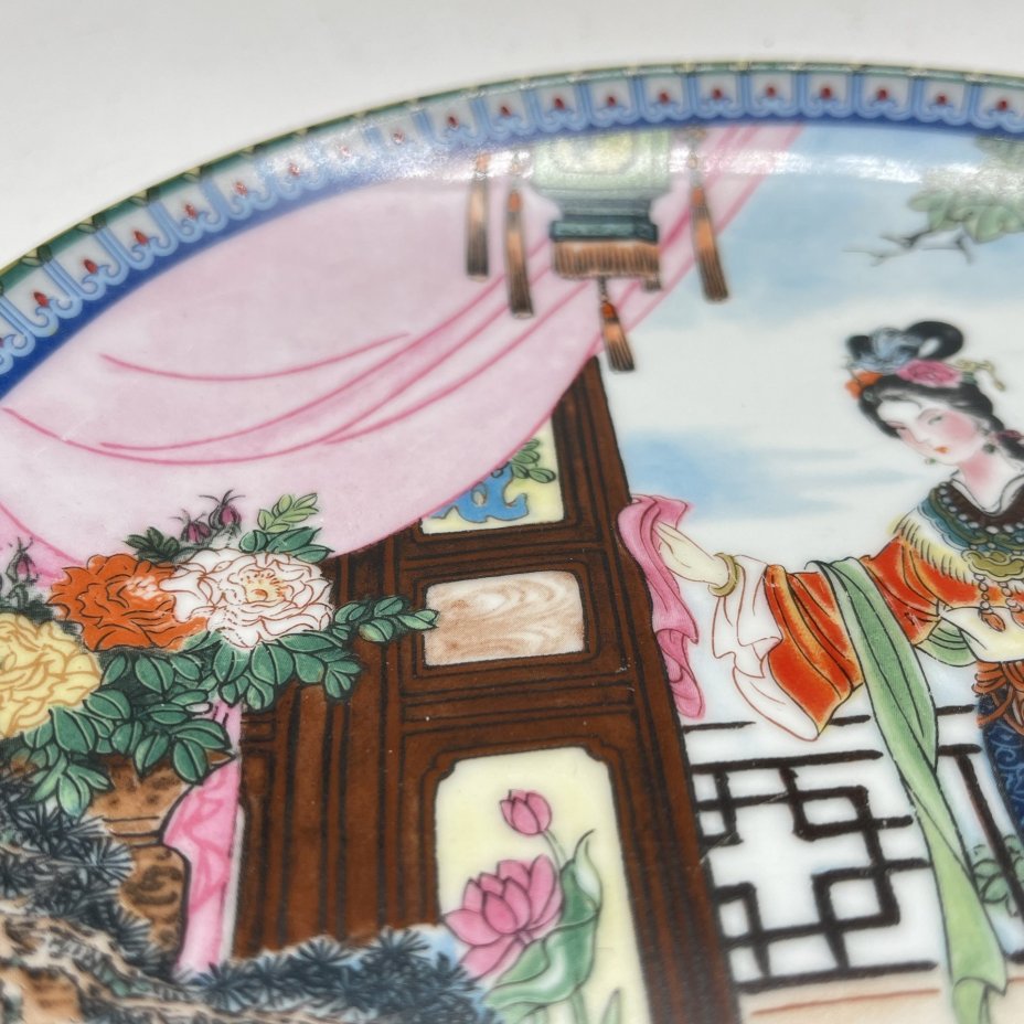 Тарелка декоративная "Хси Фэнг (Ван Сифэн). Пышный Феникс" из серии "Красавицы Красного Дворца", Imperial Jingdezhen Porcelain, фарфор, деколь, Китай, 1986 г.