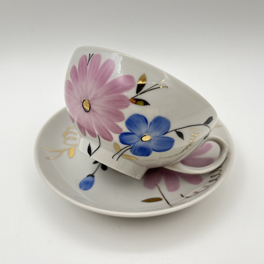 Пара чайная с цветочным декором в виде астр, фарфор, роспись, золочение, Дулевский фарфоровый завод (Дулёво), СССР, 1968-1991 гг.