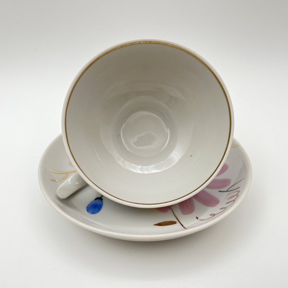 Пара чайная с цветочным декором в виде астр, фарфор, роспись, золочение, Дулевский фарфоровый завод (Дулёво), СССР, 1968-1991 гг.