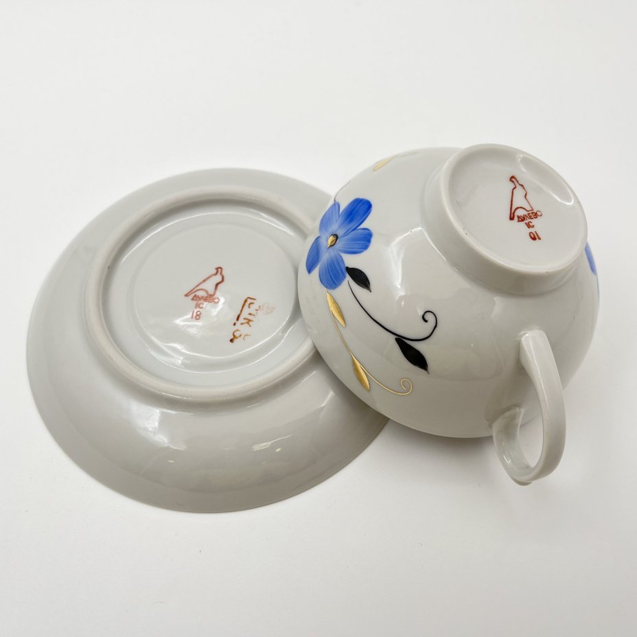 Пара чайная с цветочным декором в виде астр, фарфор, роспись, золочение, Дулевский фарфоровый завод (Дулёво), СССР, 1968-1991 гг.